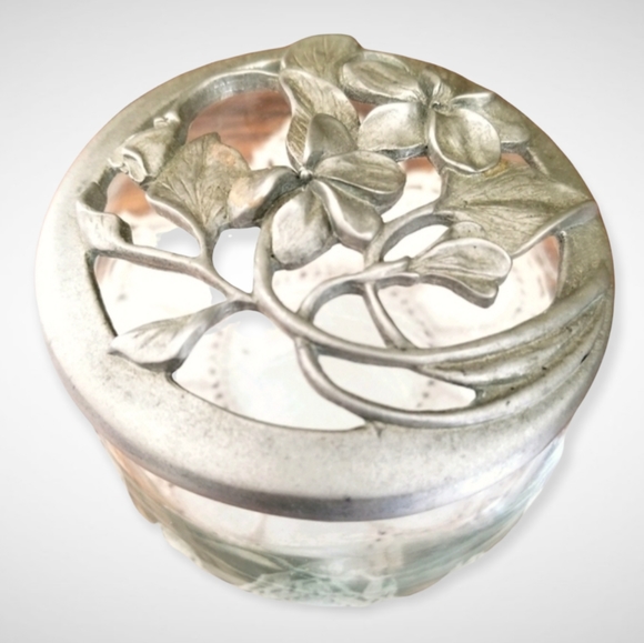 Vintage Elegant 1990s Floral Pewter Boudoir Glass Powder Jar - Picture 3 of 15
